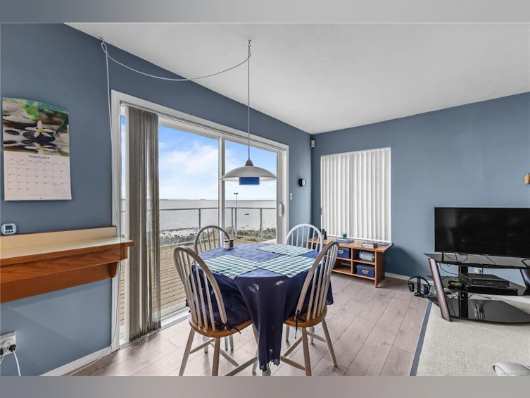 1081 S Island Highway, Campbell River, BC, V9W 1B4 - 8