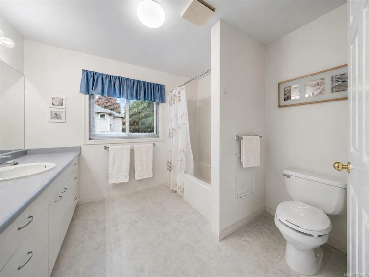 1741 Barrie Road, Saanich, BC, V8N 2W4 - 31