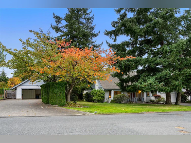 1741 Barrie Road, Saanich, BC, V8N 2W4 - 3
