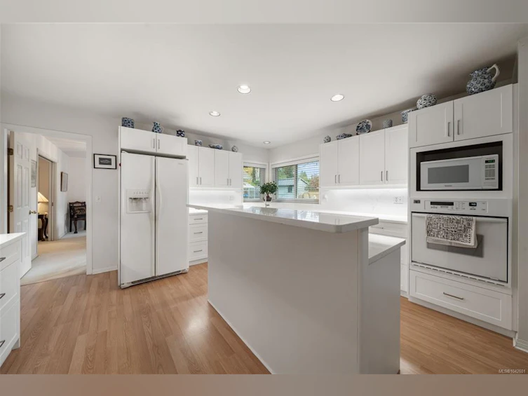 1741 Barrie Road, Saanich, BC, V8N 2W4 - 13
