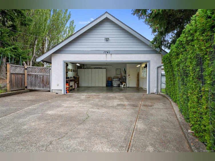 1741 Barrie Road, Saanich, BC, V8N 2W4 - 4