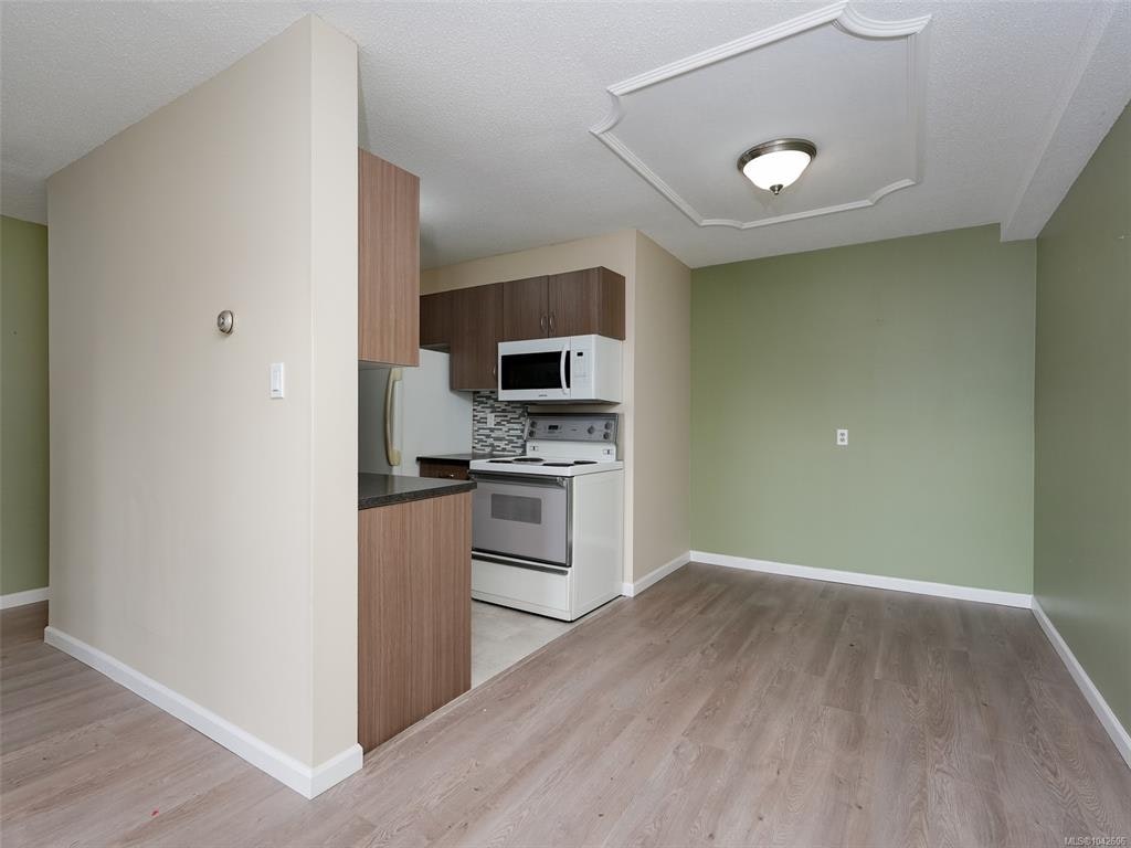 120-1680 Poplar Avenue, Saanich, BC, V8P 4K7