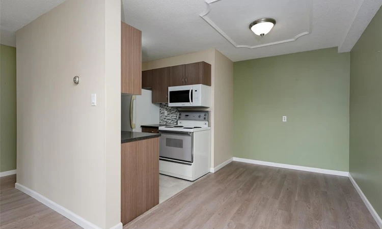 120-1680 Poplar Avenue