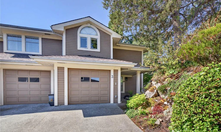 3-111 Fulford Ganges Road