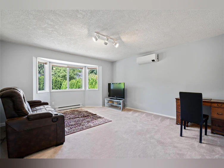 4239 Arbordale Court, Saanich, BC, V8N 6K1 - 32