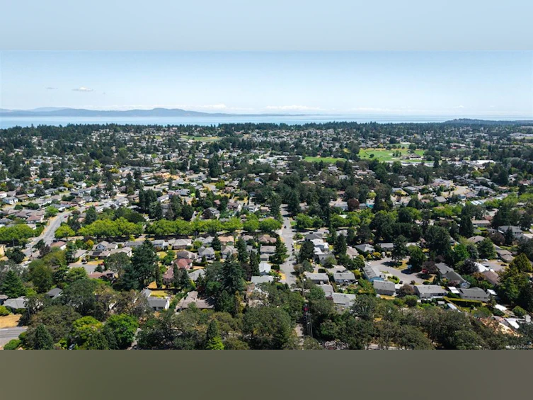 4239 Arbordale Court, Saanich, BC, V8N 6K1 - 74