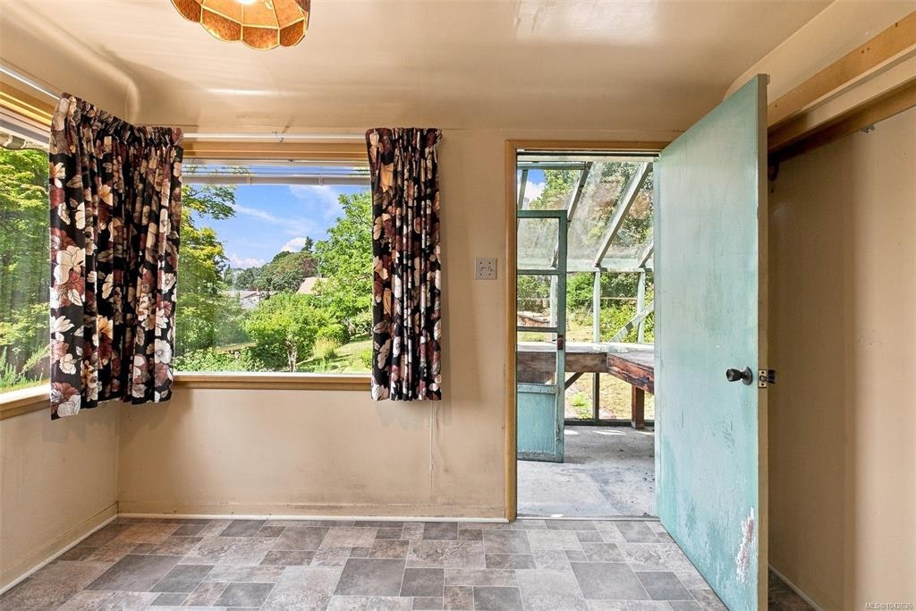 950 Dunn Avenue, Saanich, BC, V8X 2Z4 - 8