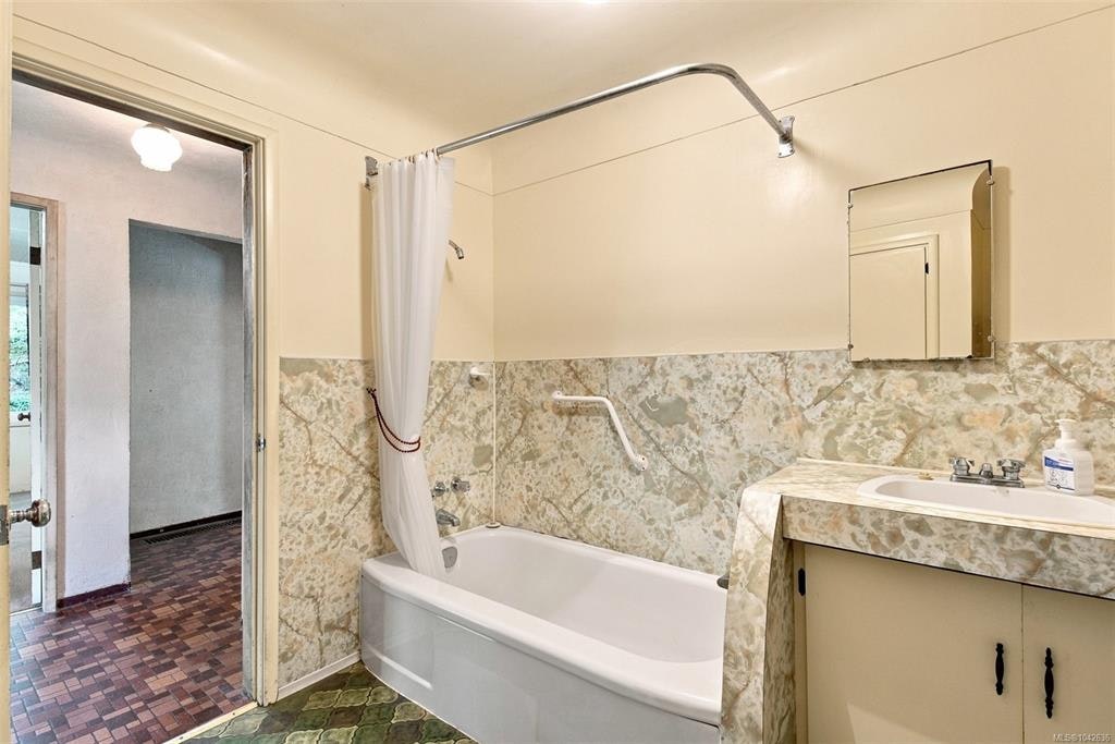 950 Dunn Avenue, Saanich, BC, V8X 2Z4 - 19