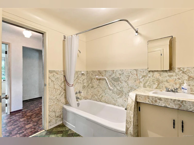 950 Dunn Avenue, Saanich, BC, V8X 2Z4 - 19