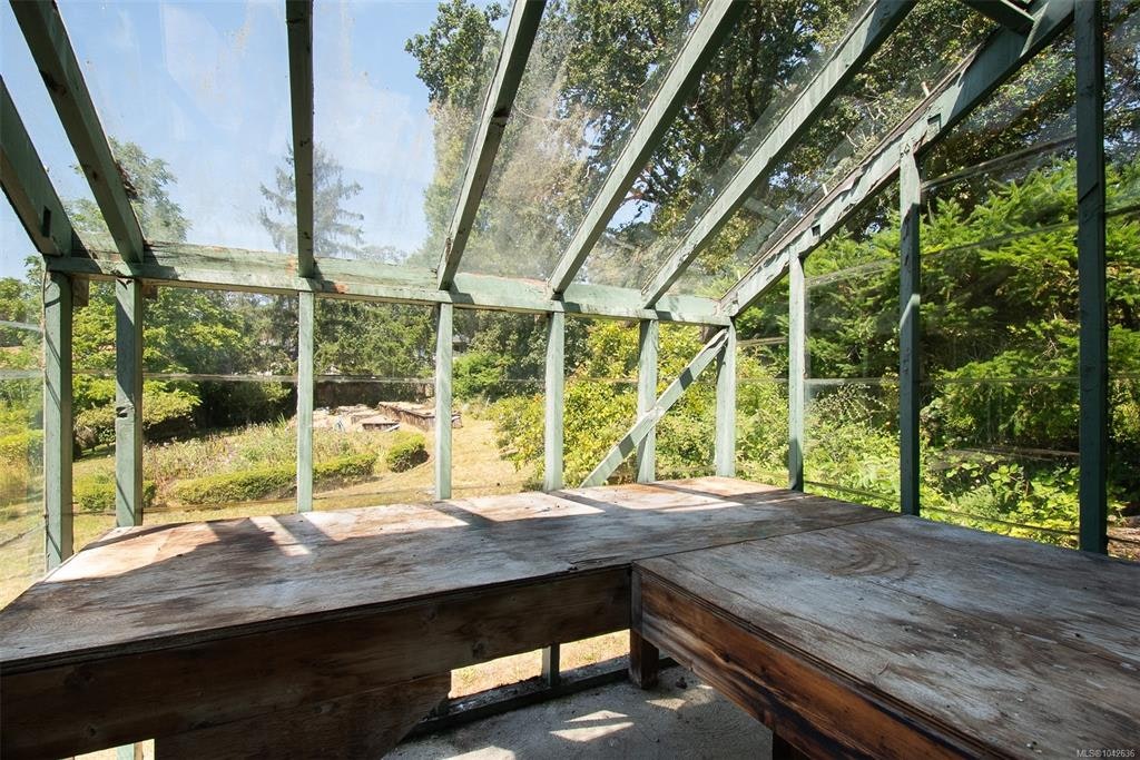 950 Dunn Avenue, Saanich, BC, V8X 2Z4 - 32
