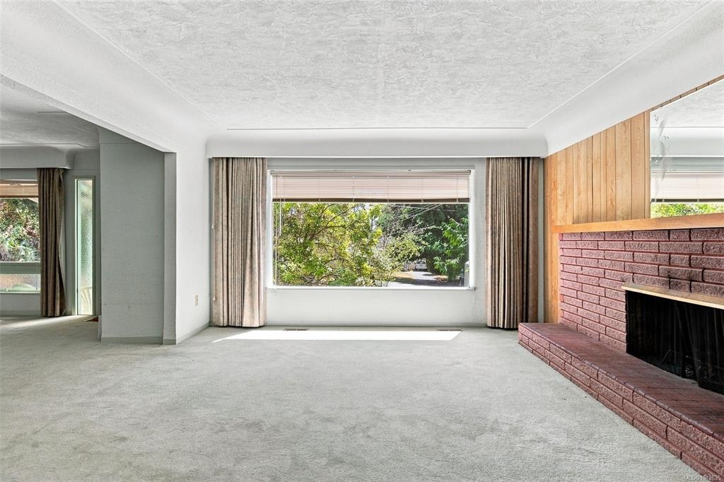 950 Dunn Avenue, Saanich, BC, V8X 2Z4 - 9