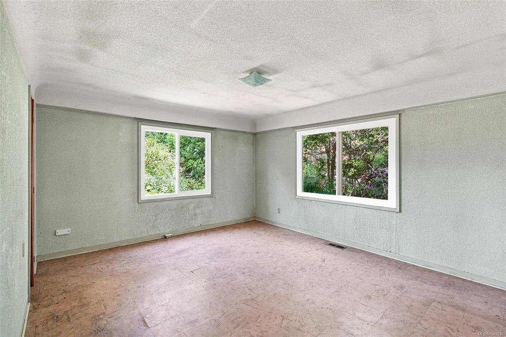 950 Dunn Avenue, Saanich, BC, V8X 2Z4 - 16