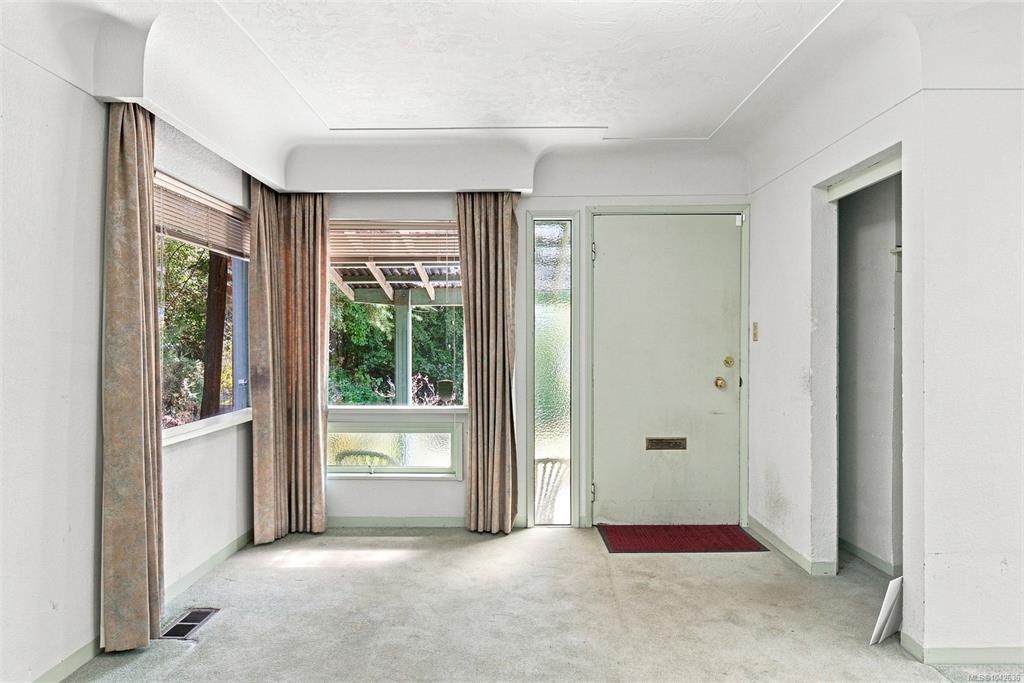 950 Dunn Avenue, Saanich, BC, V8X 2Z4 - 12