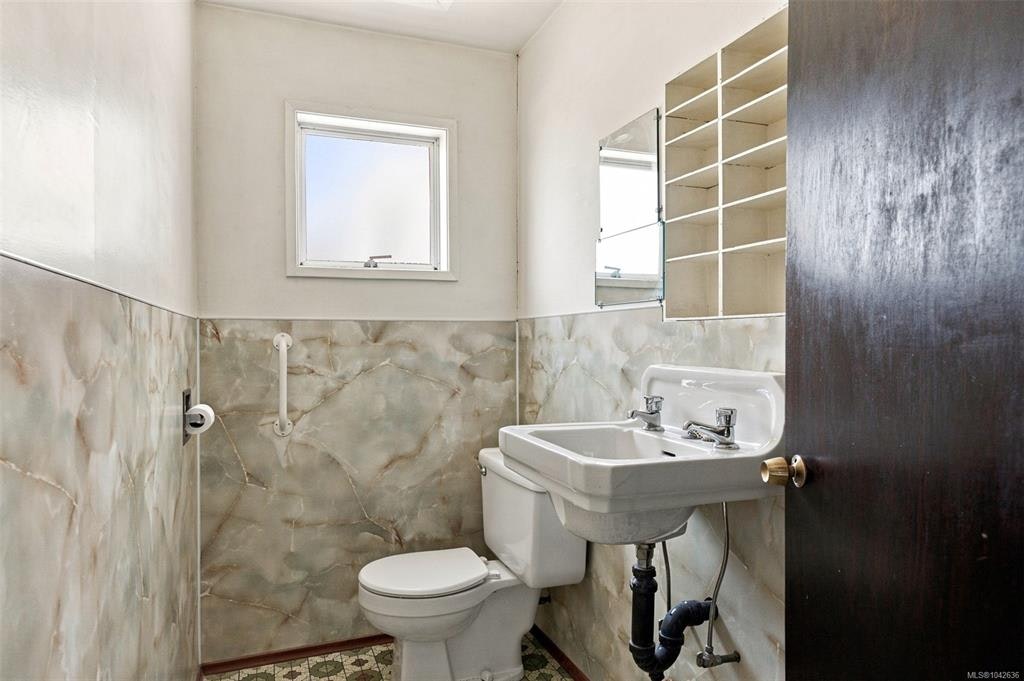 950 Dunn Avenue, Saanich, BC, V8X 2Z4 - 22