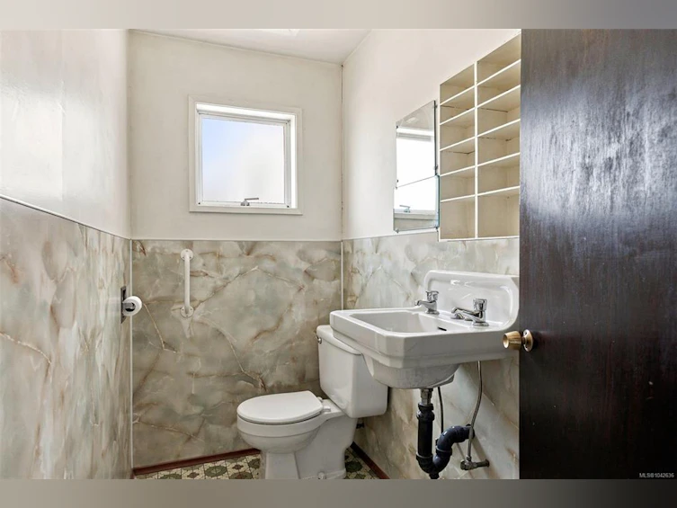 950 Dunn Avenue, Saanich, BC, V8X 2Z4 - 22
