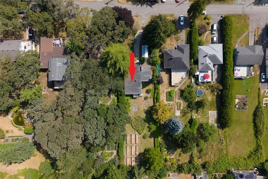 950 Dunn Avenue, Saanich, BC, V8X 2Z4 - 38