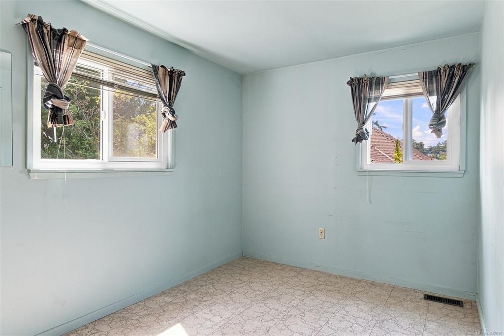 950 Dunn Avenue, Saanich, BC, V8X 2Z4 - 20