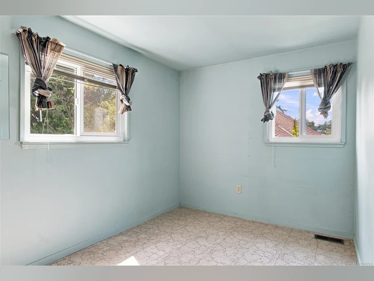 950 Dunn Avenue, Saanich, BC, V8X 2Z4 - 20