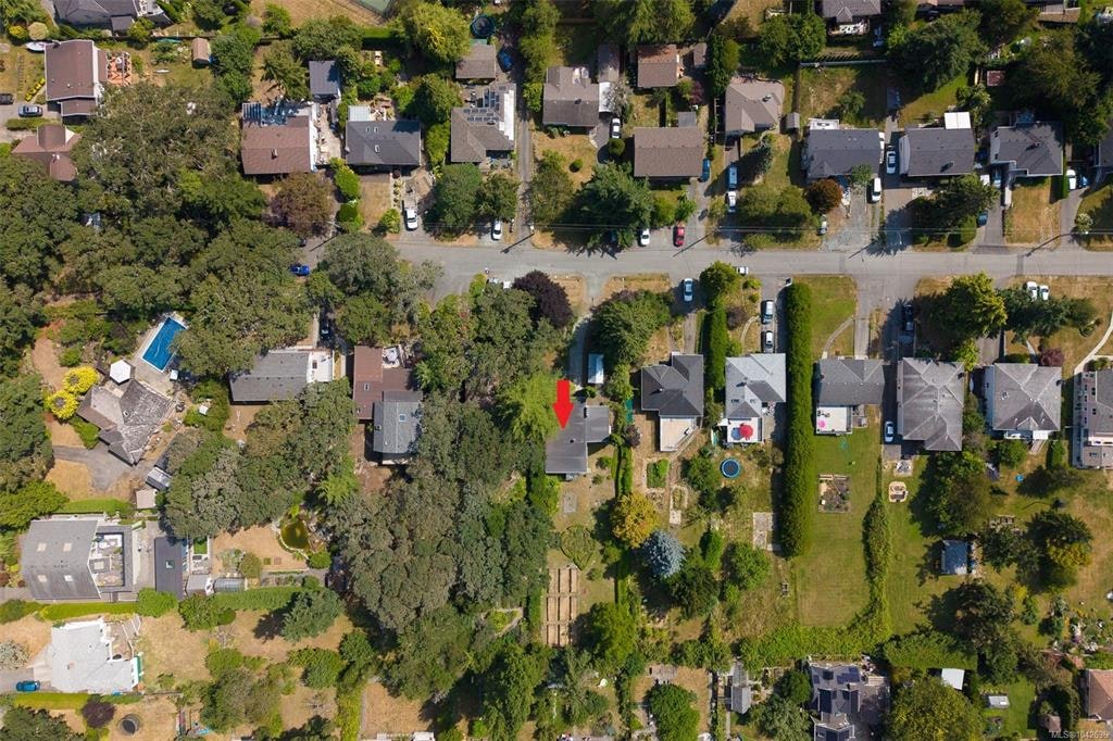 950 Dunn Avenue, Saanich, BC, V8X 2Z4 - 39