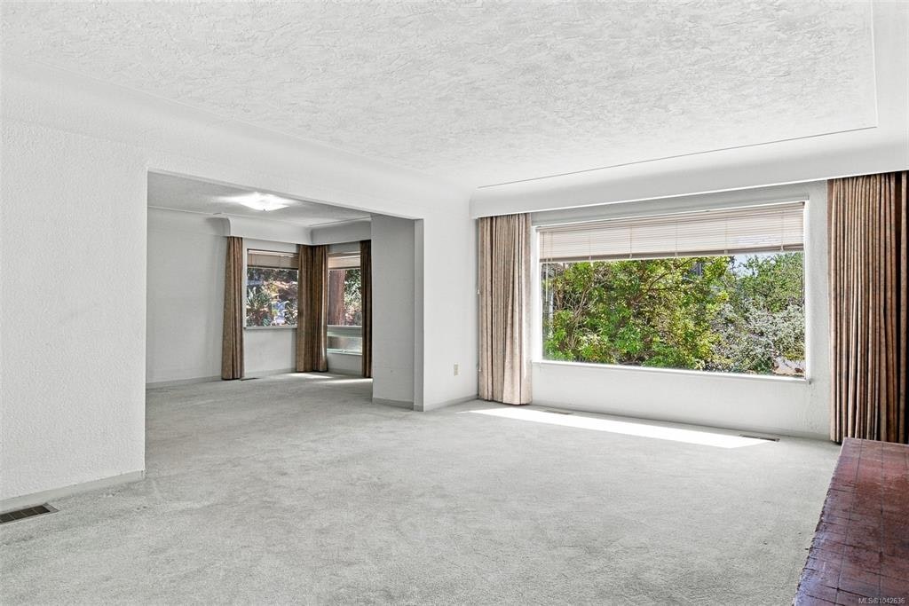 950 Dunn Avenue, Saanich, BC, V8X 2Z4 - 14