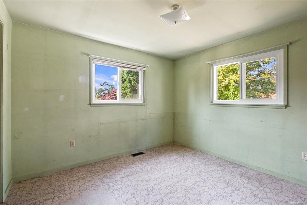 950 Dunn Avenue, Saanich, BC, V8X 2Z4 - 21