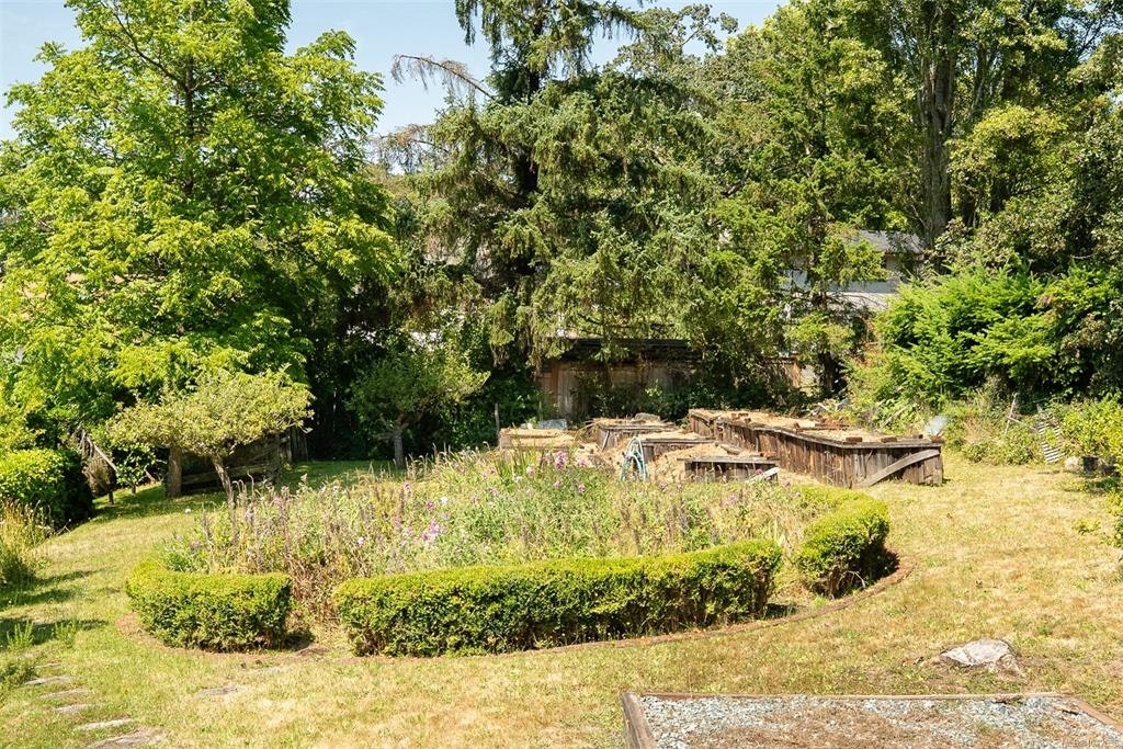 950 Dunn Avenue, Saanich, BC, V8X 2Z4 - 33
