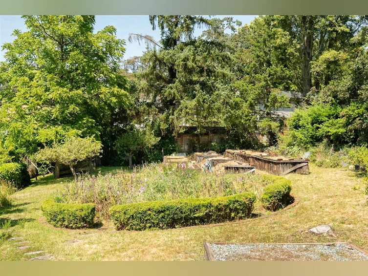 950 Dunn Avenue, Saanich, BC, V8X 2Z4 - 33