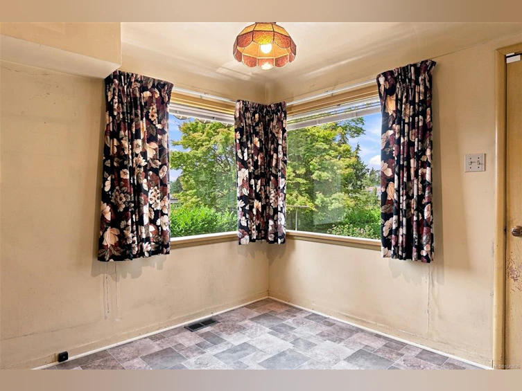 950 Dunn Avenue, Saanich, BC, V8X 2Z4 - 7