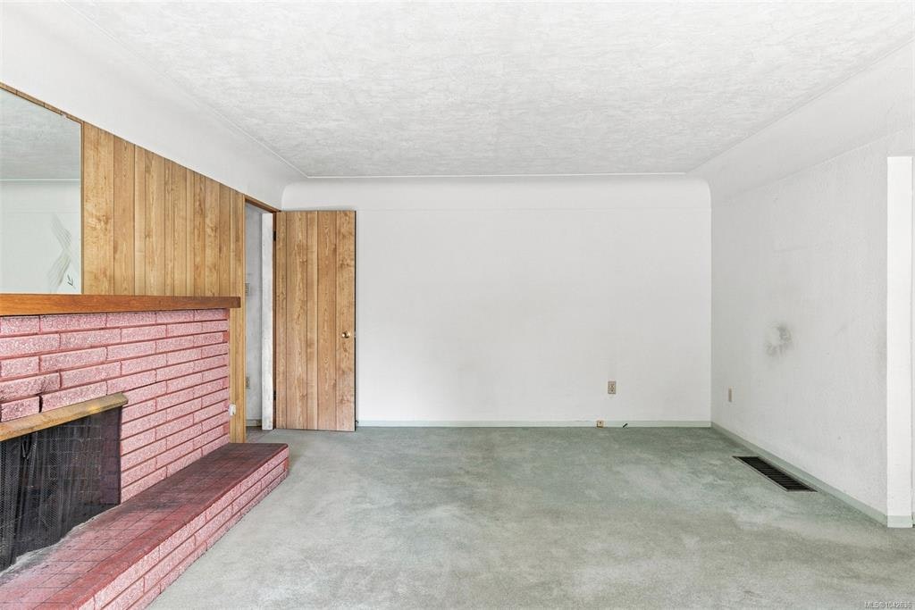 950 Dunn Avenue, Saanich, BC, V8X 2Z4 - 11