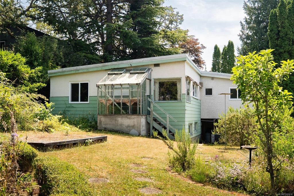 950 Dunn Avenue, Saanich, BC, V8X 2Z4 - 31