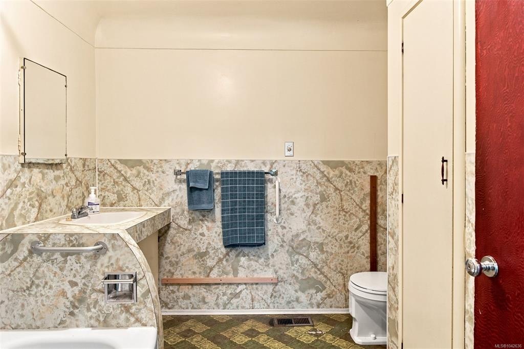 950 Dunn Avenue, Saanich, BC, V8X 2Z4 - 18