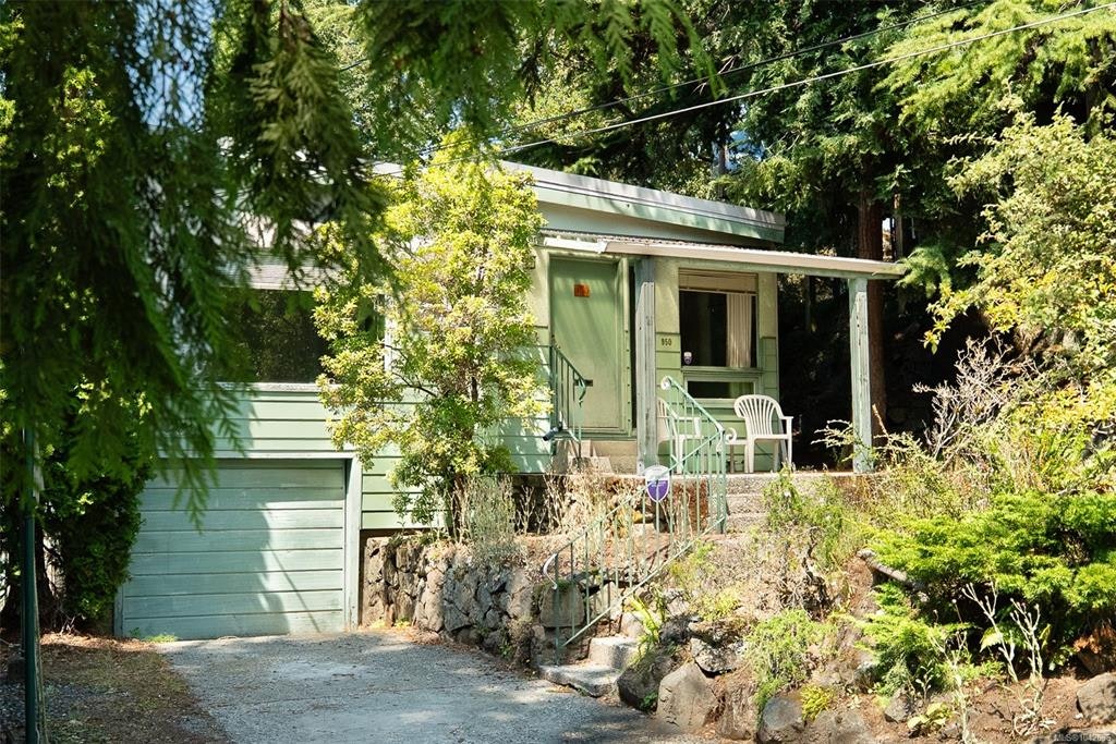 950 Dunn Avenue, Saanich, BC, V8X 2Z4