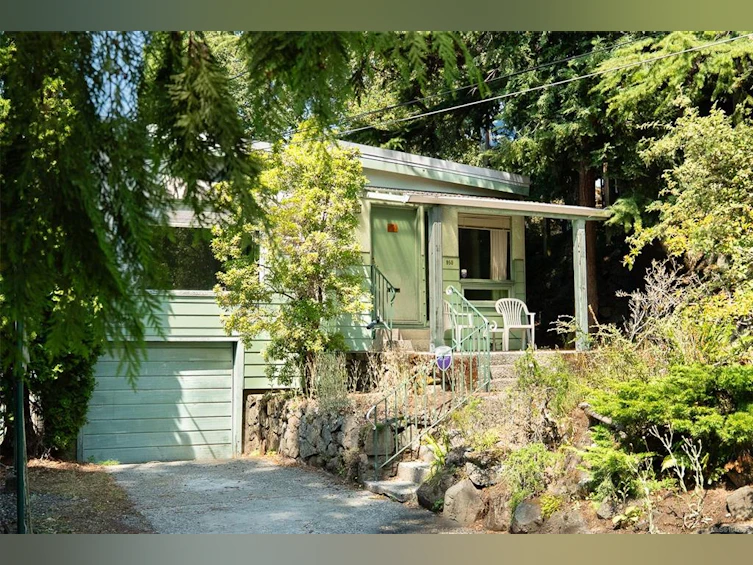 950 Dunn Avenue, Saanich, BC, V8X 2Z4