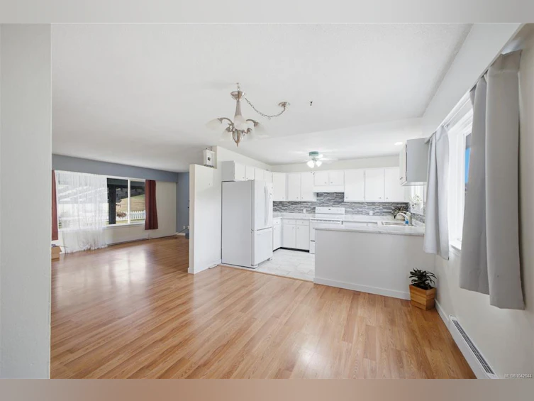 2505 S Alder Street, Campbell River, BC, V9W 5T3 - 5