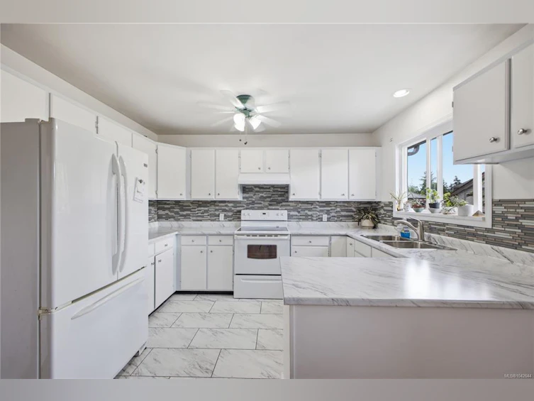 2505 S Alder Street, Campbell River, BC, V9W 5T3 - 2
