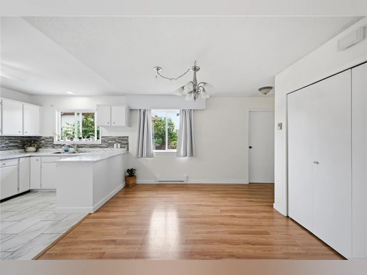 2505 S Alder Street, Campbell River, BC, V9W 5T3 - 4