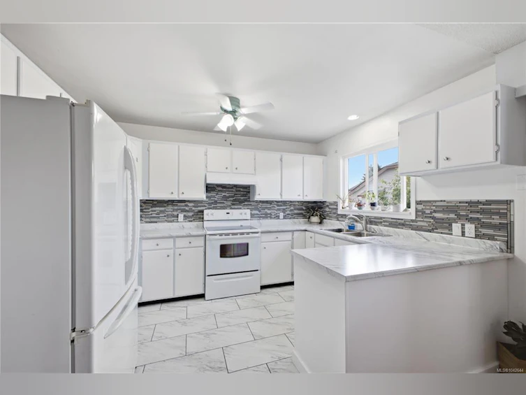 2505 S Alder Street, Campbell River, BC, V9W 5T3
