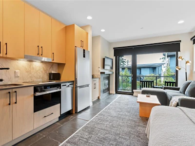 2202-596 Marine Drive - 3