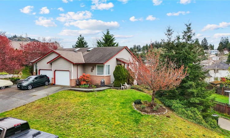 4895 Fairbrook Crescent