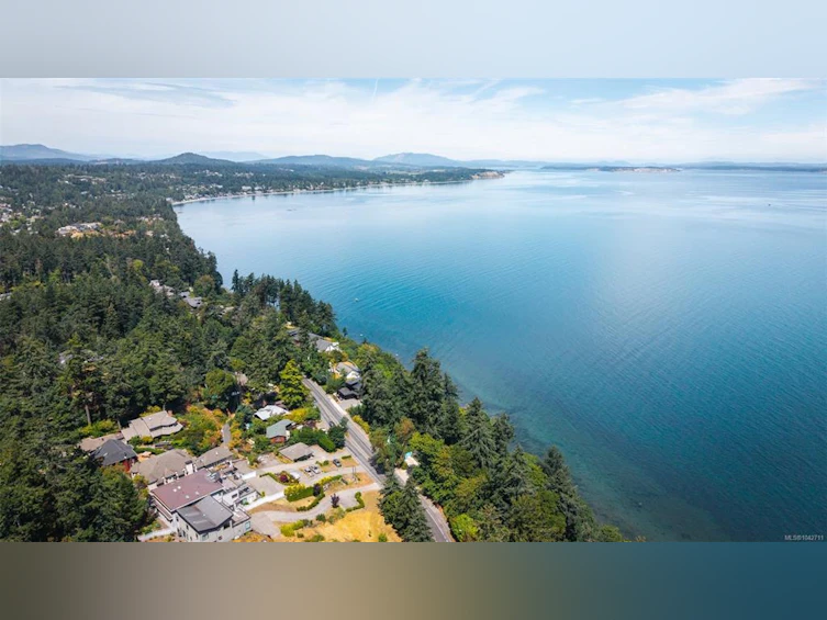 4569 Cordova Bay Road, Saanich, BC, V8X 3V6 - 11