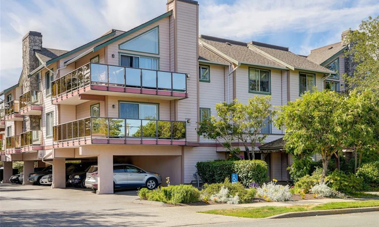 101-3724 Harriet Road