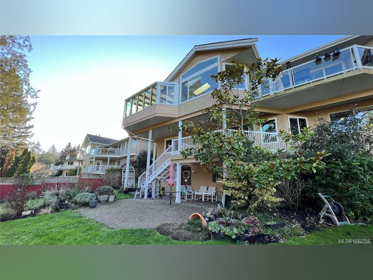 986 Seapearl Place, Saanich, BC, V8Y 2X3 - 2