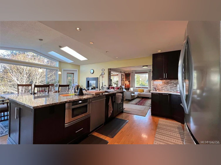 986 Seapearl Place, Saanich, BC, V8Y 2X3 - 6