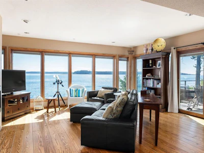 8543 Lochside Drive - 5