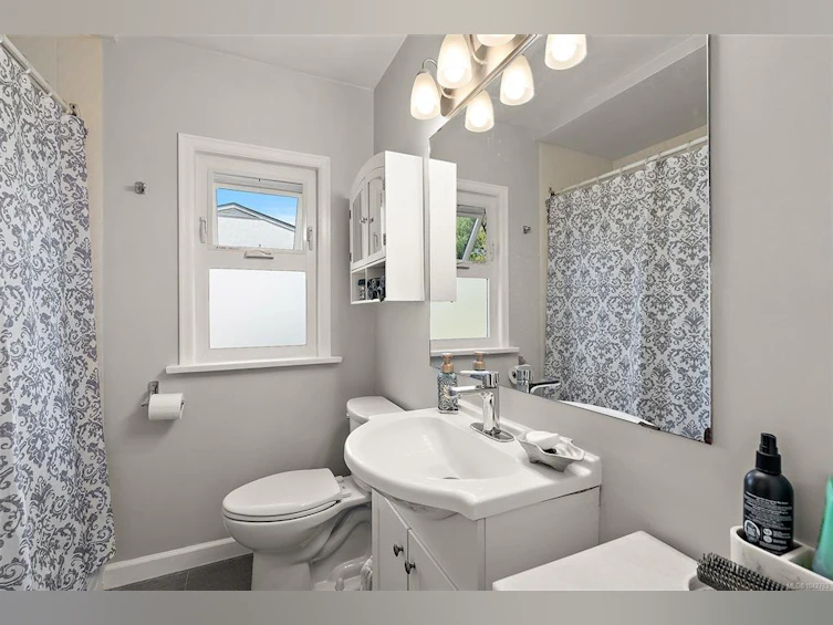 81 Logan Avenue, Saanich, BC, V9A 1H4 - 22