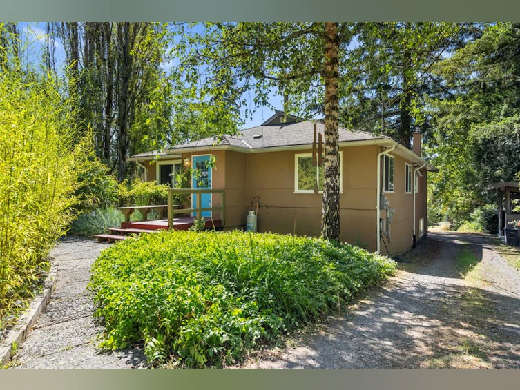 5932 West Saanich Road, Saanich, BC, V9E 2G4 - 4