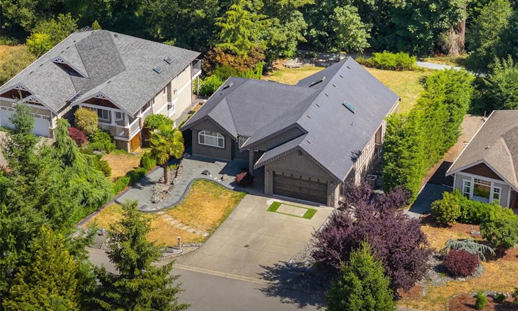 2544 Kinnoull Crescent
