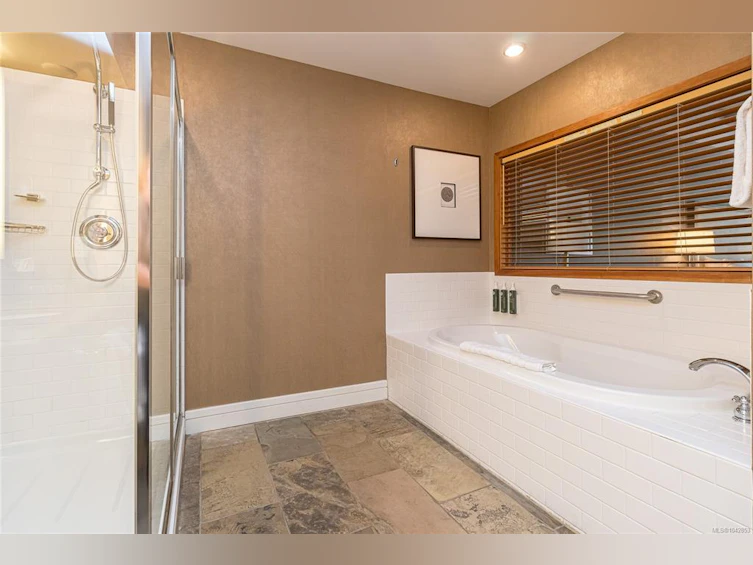 210 B&C-1376 Lynburne Place, Langford, BC, V8S 3J6 - 17