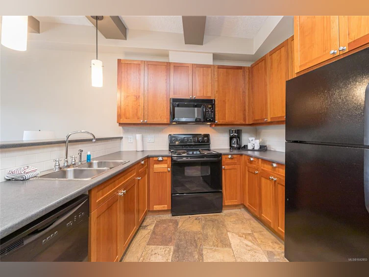 210 B&C-1376 Lynburne Place, Langford, BC, V8S 3J6 - 12