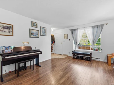 1530 Pacific Crescent - 3